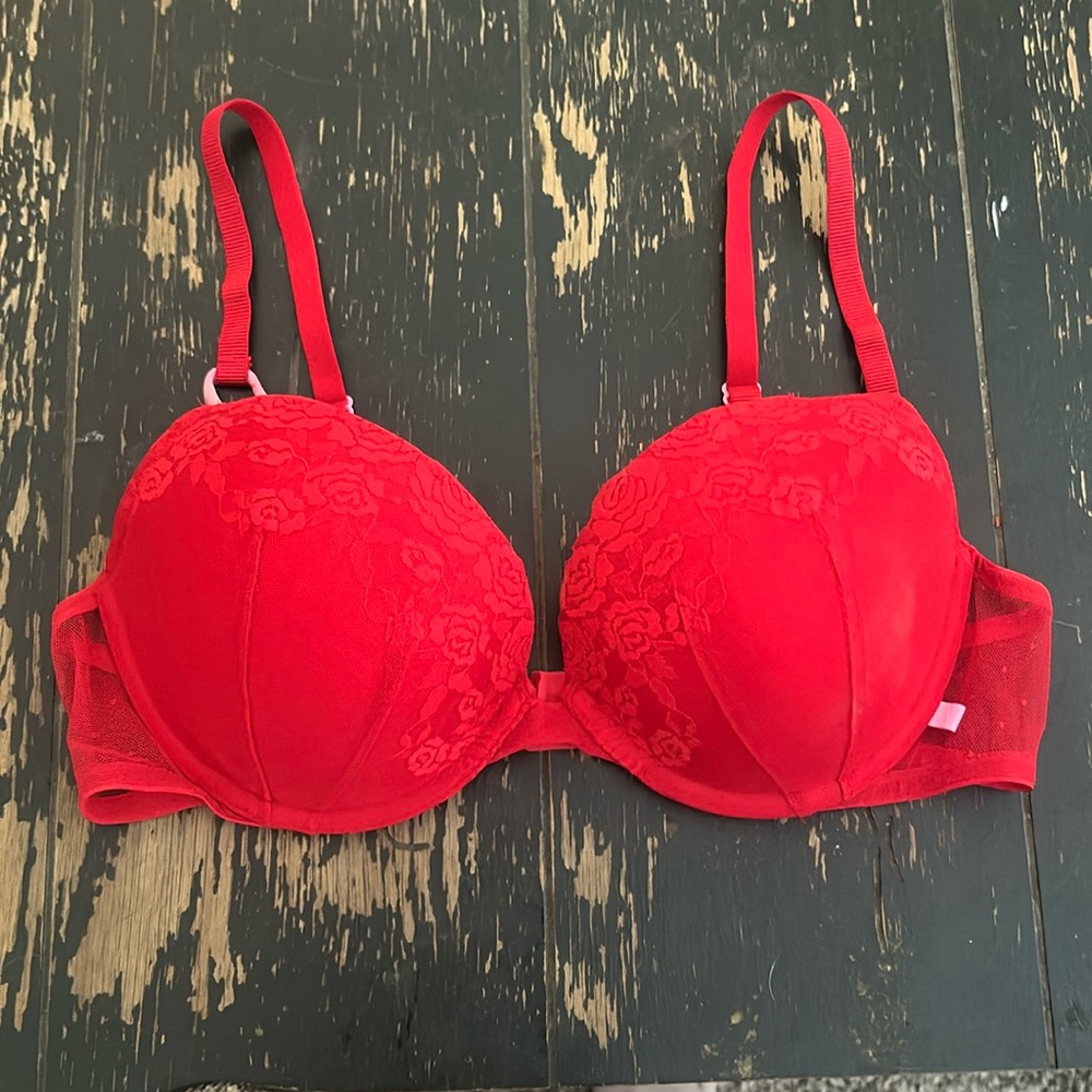 Victoria Secret 
Push-Up Bra NWOT